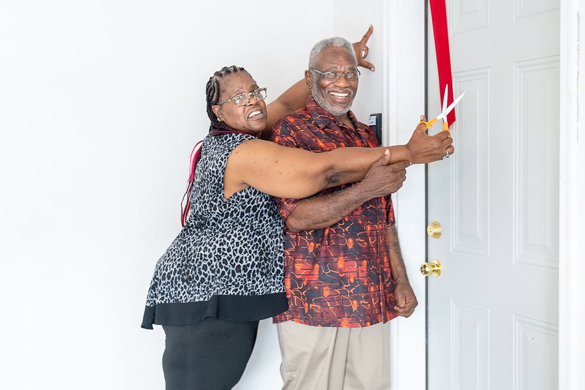 Habitat Homeowners cutting ribbon on new home