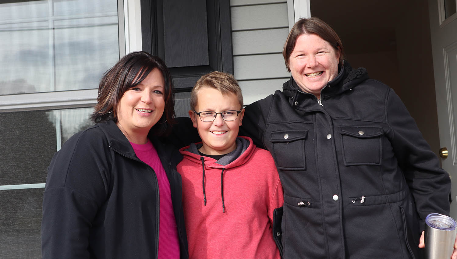 Women Build family posing with Habitat staff